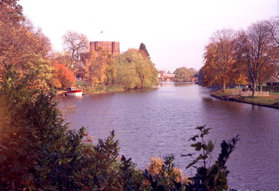 Up-river from near the church, showing the old theatre (just), the theatre and the Tramway bridge: Autumn 1982.